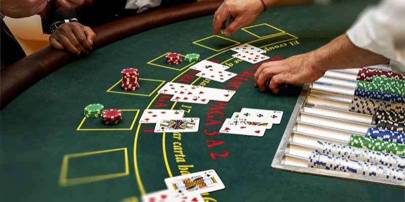 Poker online có rất nhiều ưu điểm hấp dẫn người chơi